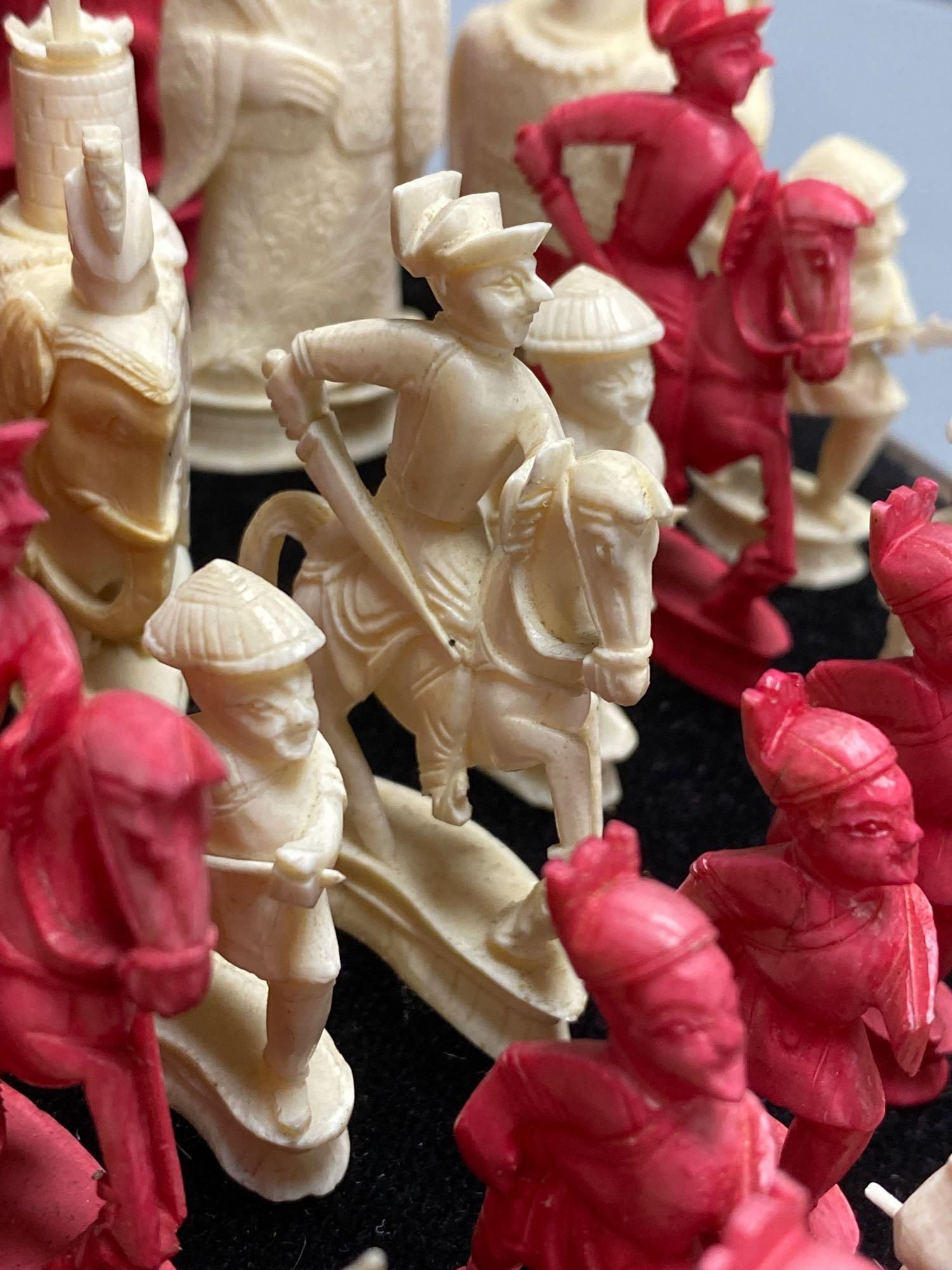 A 19th century Chinese ivory chess set, on a circular mahogany plinth, under glass dome, kings 10cm, dome 38cm